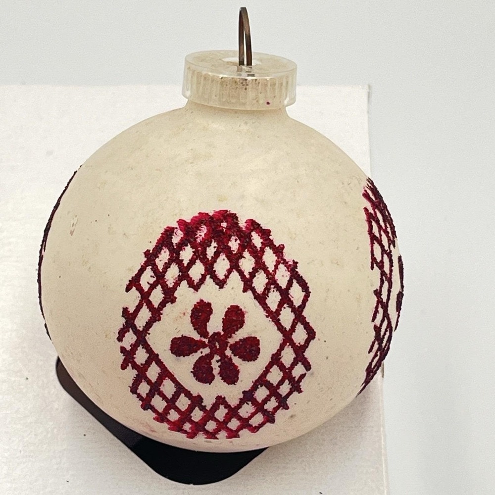 VTG Unsilvered Round Glass White Red Christmas Ornament MCM Austria Flower - Picture 4 of 6